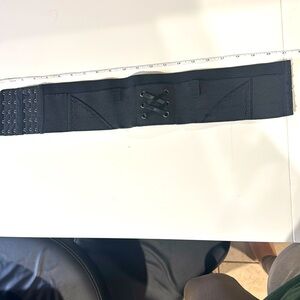 Adjustable magnetic concealed carry thigh holster